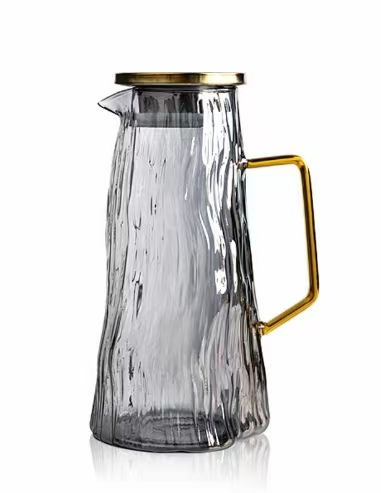 Пийте більше води, щоб уникнути теплового удару влітку